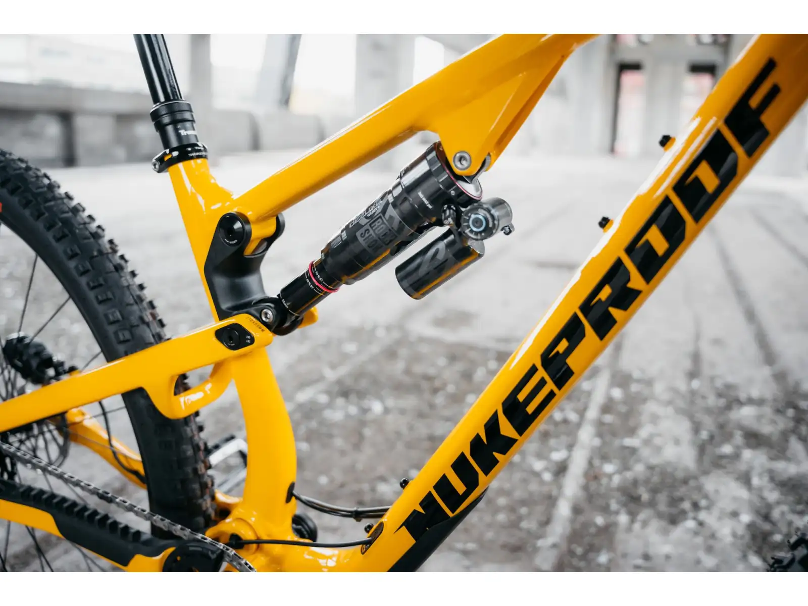 Nukeproof Reactor Alloy Pro 290 Eagle 90 celoodpružené kolo Yellow