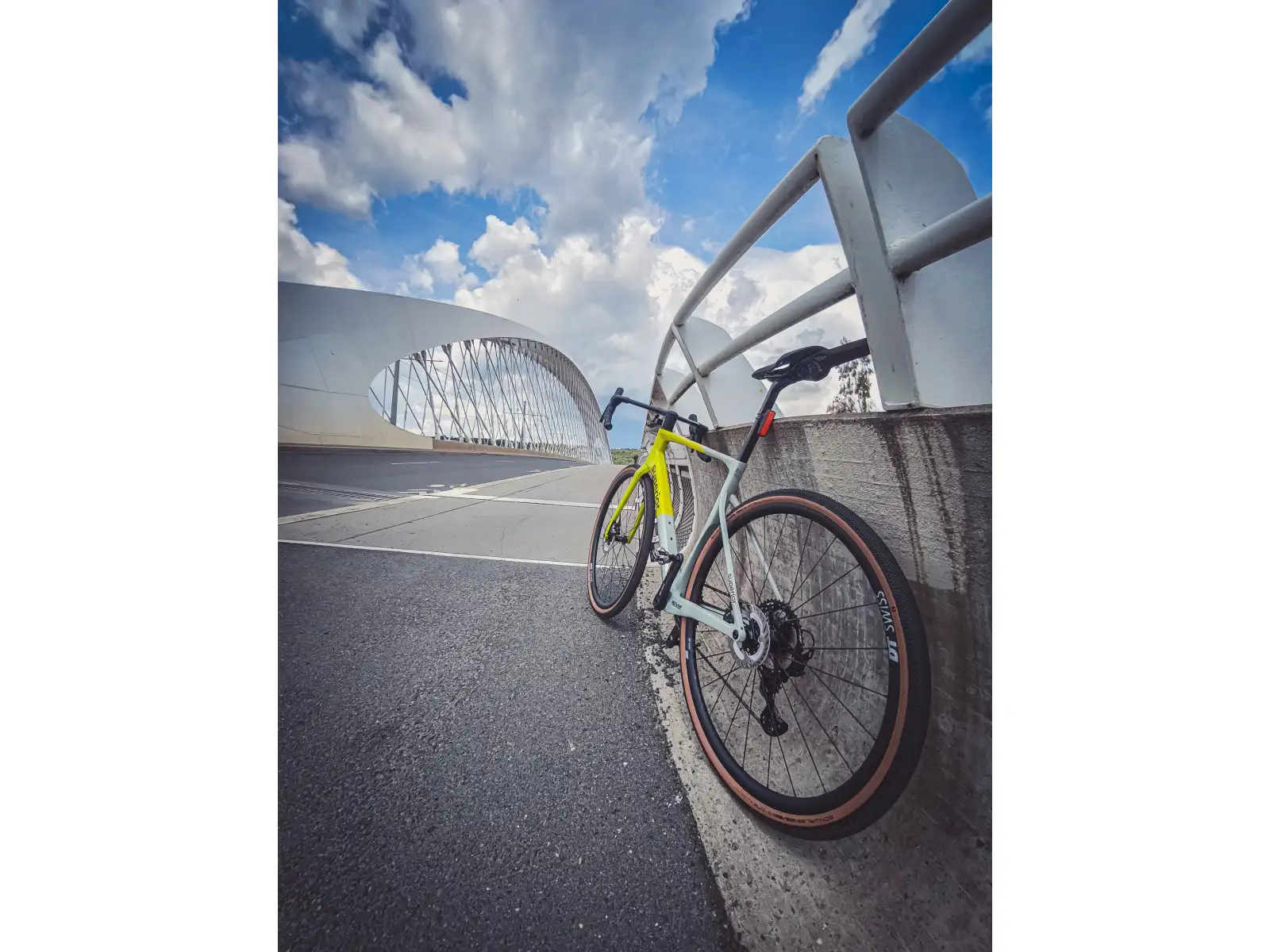 Superior XR 9.7 GR Gloss gravel kolo Grey/Racing Yellow
