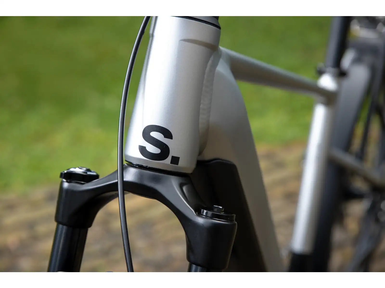 Superior eBLOX 6.5 mestské elektrokolo Matte Dark Chrome/Black