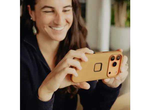 Peak Design Everyday Clarino Case iPhone 17 Pro Tan