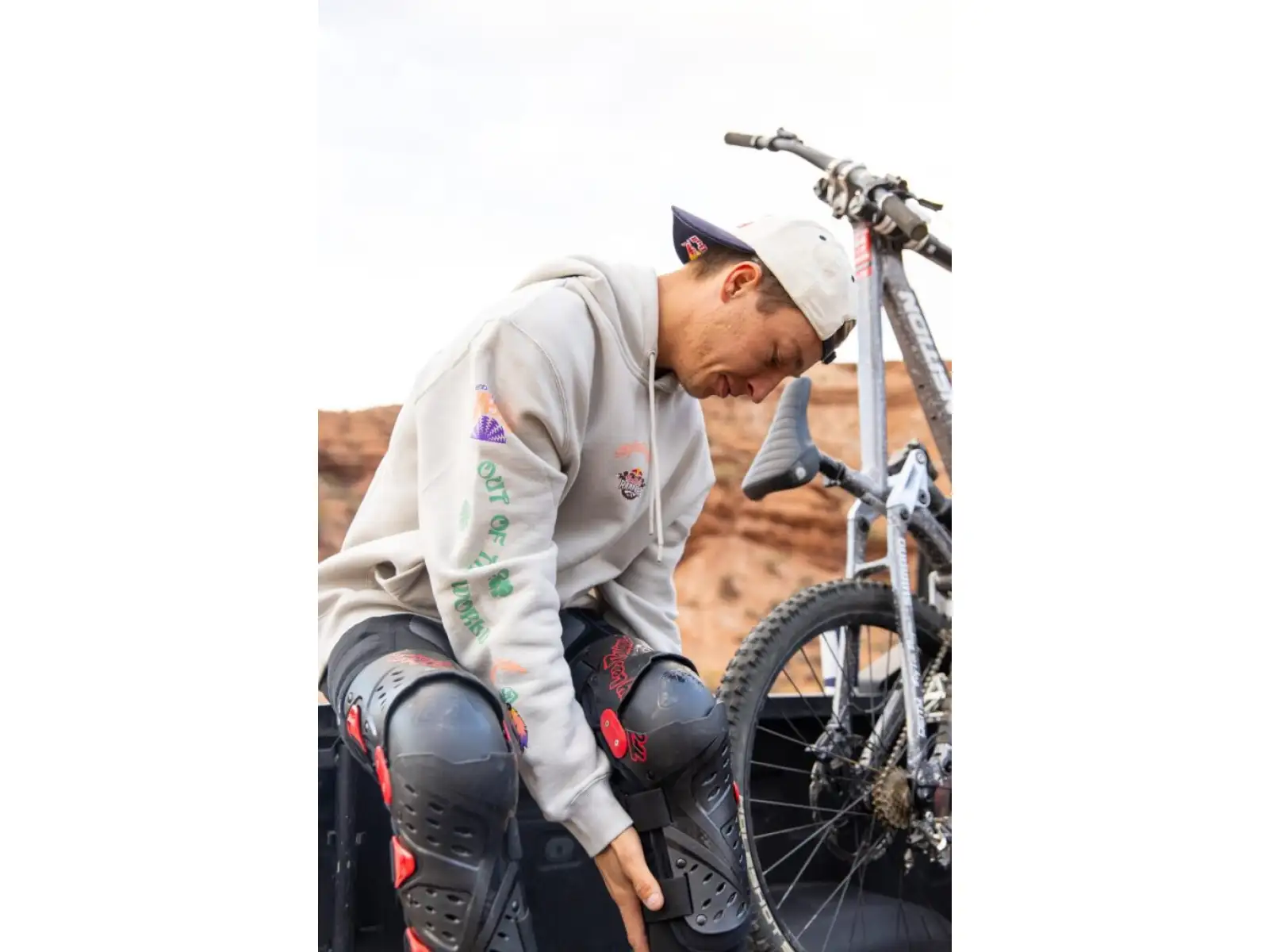 Troy Lee Designs x Red Bull Rampage Valley of Gods pánská mikina Bone