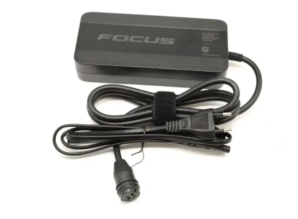Focus nabíječka 4A pro baterii Shimano - EP800/801