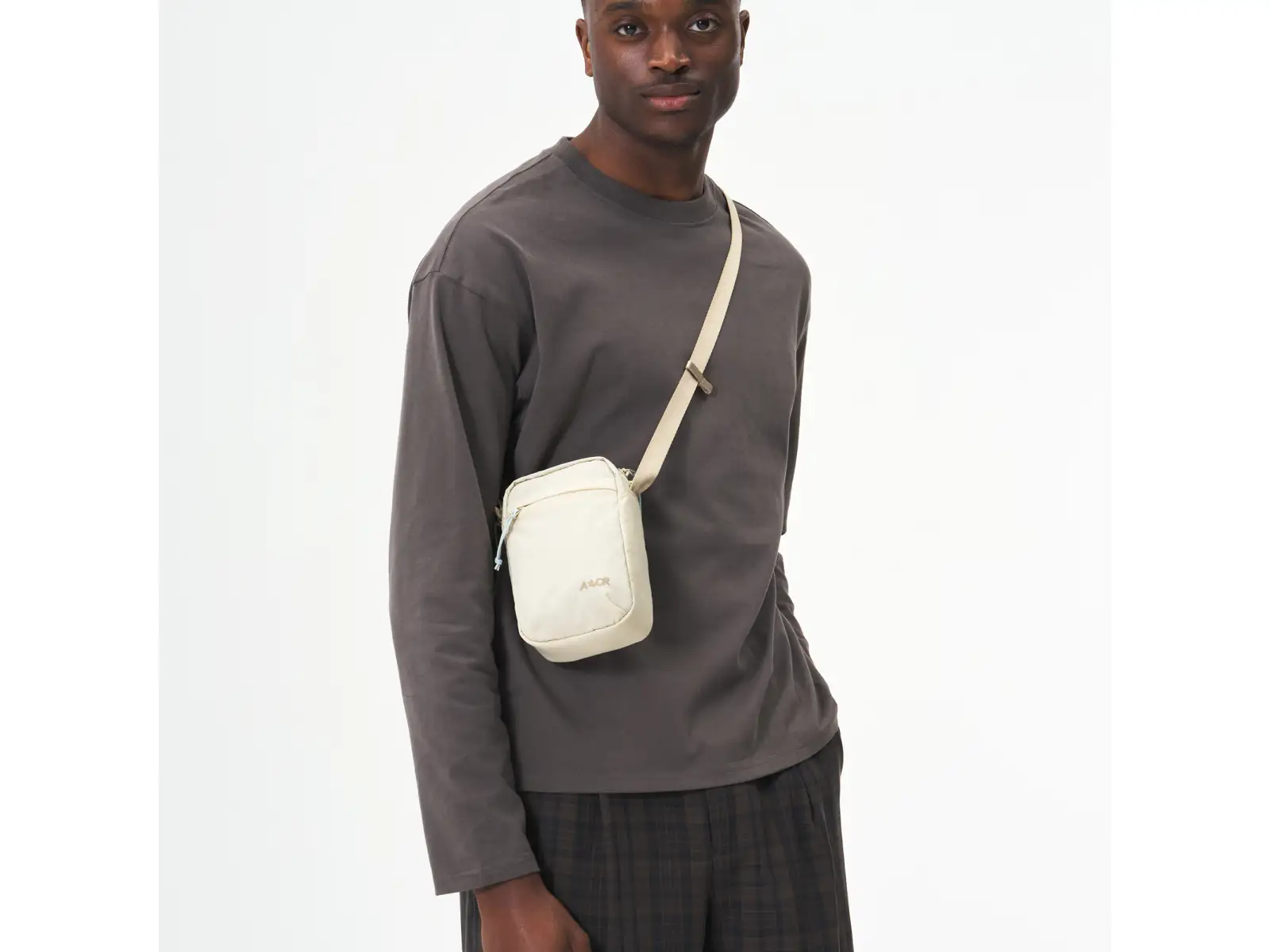 Aevor Easy Ride Pouch taška přes rameno Off-White