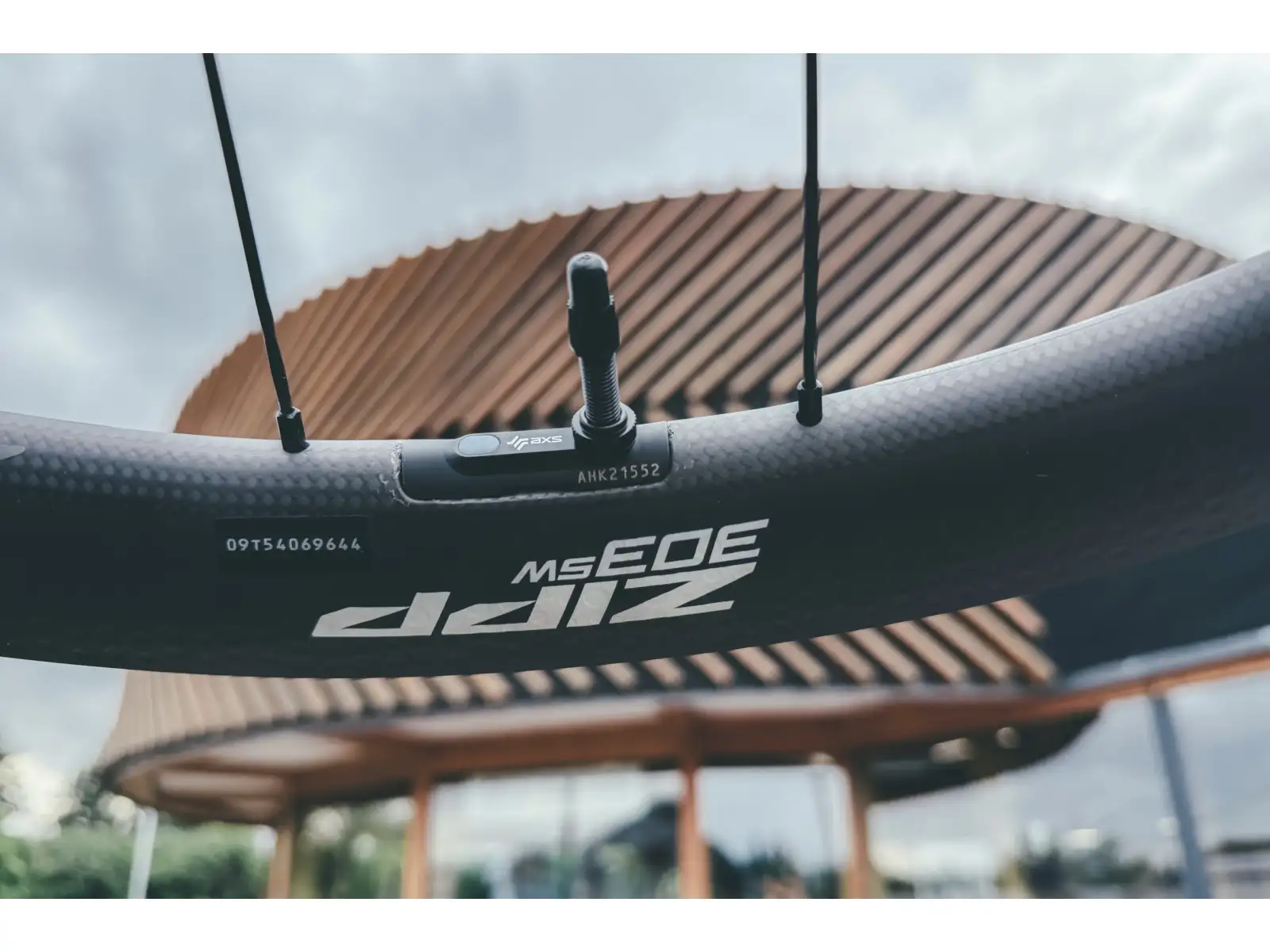 Zipp 303 SW Carbon Tubeless CenterLock A1 přední zapletené kolo