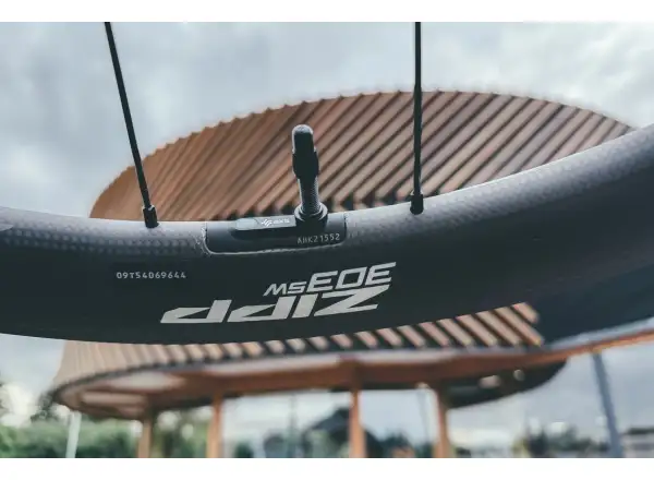Zipp 303 SW Carbon Tubeless CenterLock A1 přední zapletené kolo