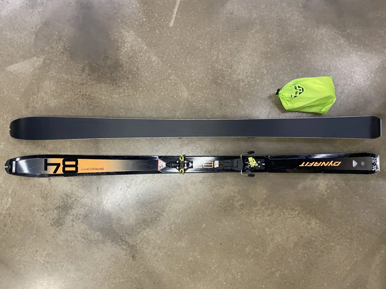 Dynafit Speedfit 84 SET (skialpové lyže, vázání, pásy) RENTAL
