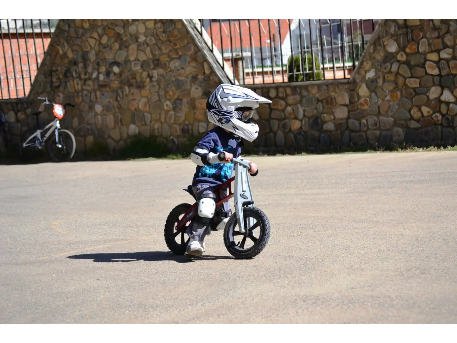 First Bike Street dětské odrážedlo červená