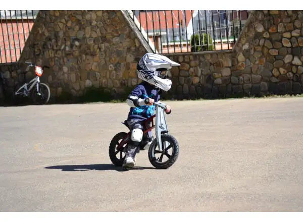 First Bike Street dětské odrážedlo červená