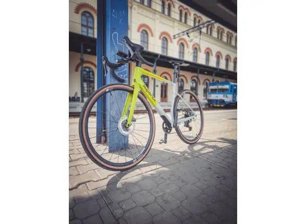 Superior XR 9.7 GR Gloss gravel kolo Grey/Racing Yellow