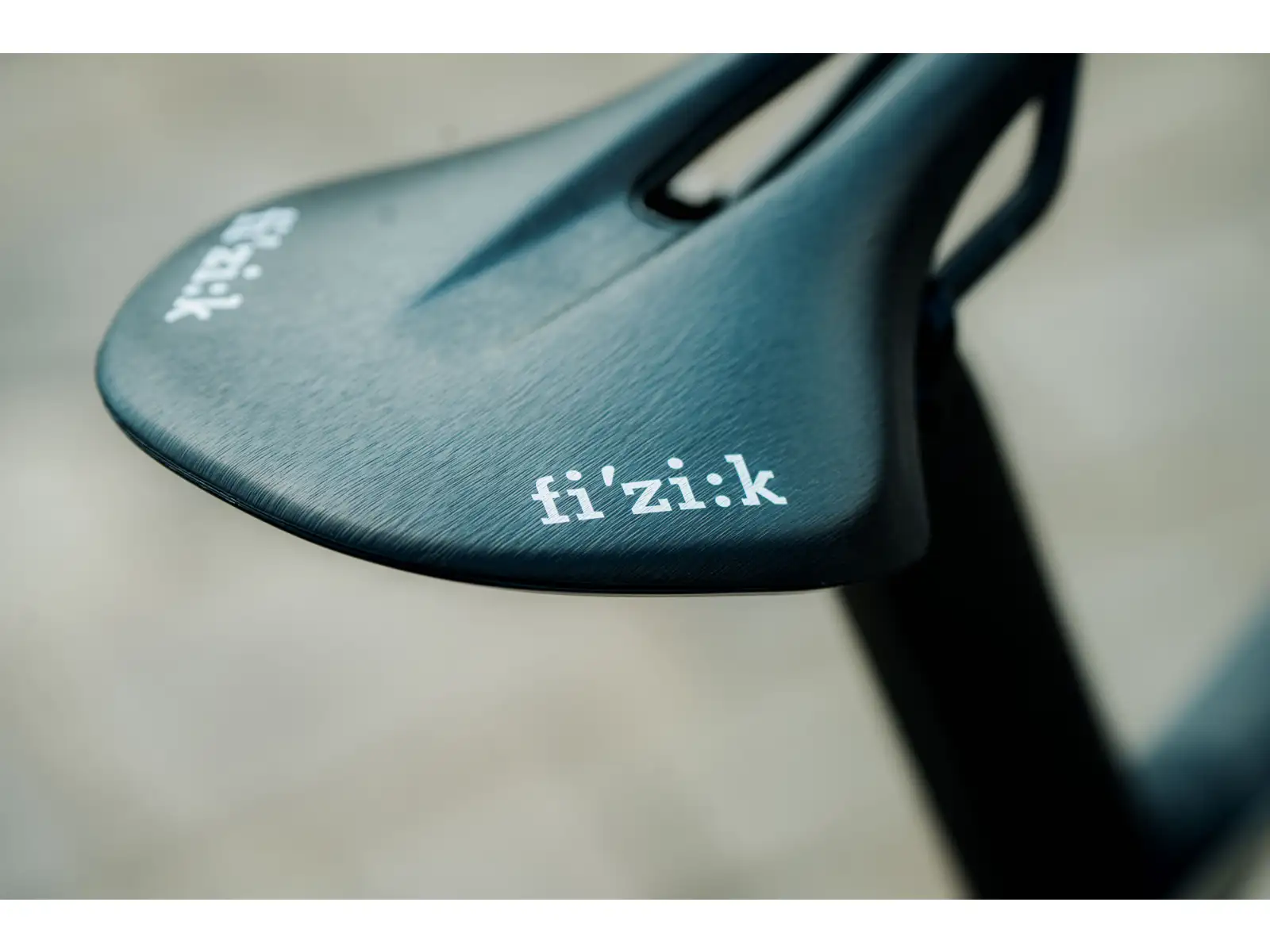 Raymon Arva Ultra 24S Ultegra Di2 silniční kolo carbon stealth