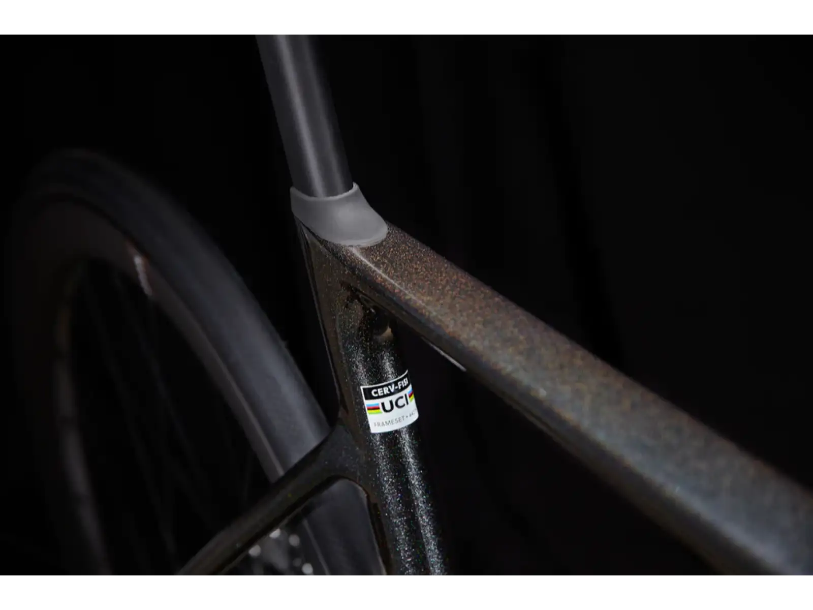 Cervélo Soloist Force eTap AXS silniční kolo embers