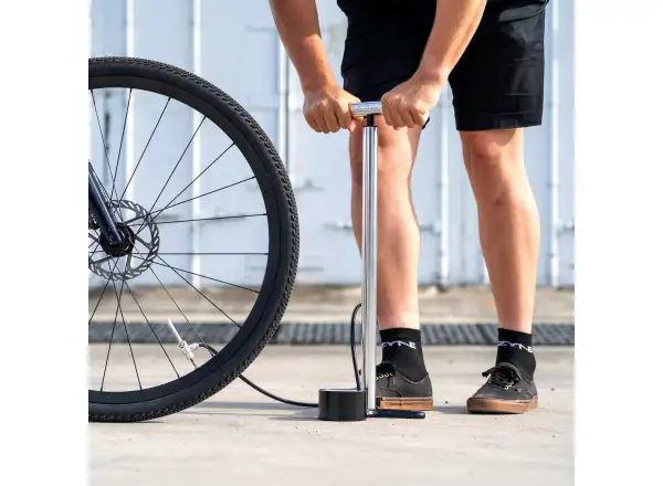 Lezyne Alloy Floor Drive 3.5 dílenská pumpa s hlavicí Presta Pro