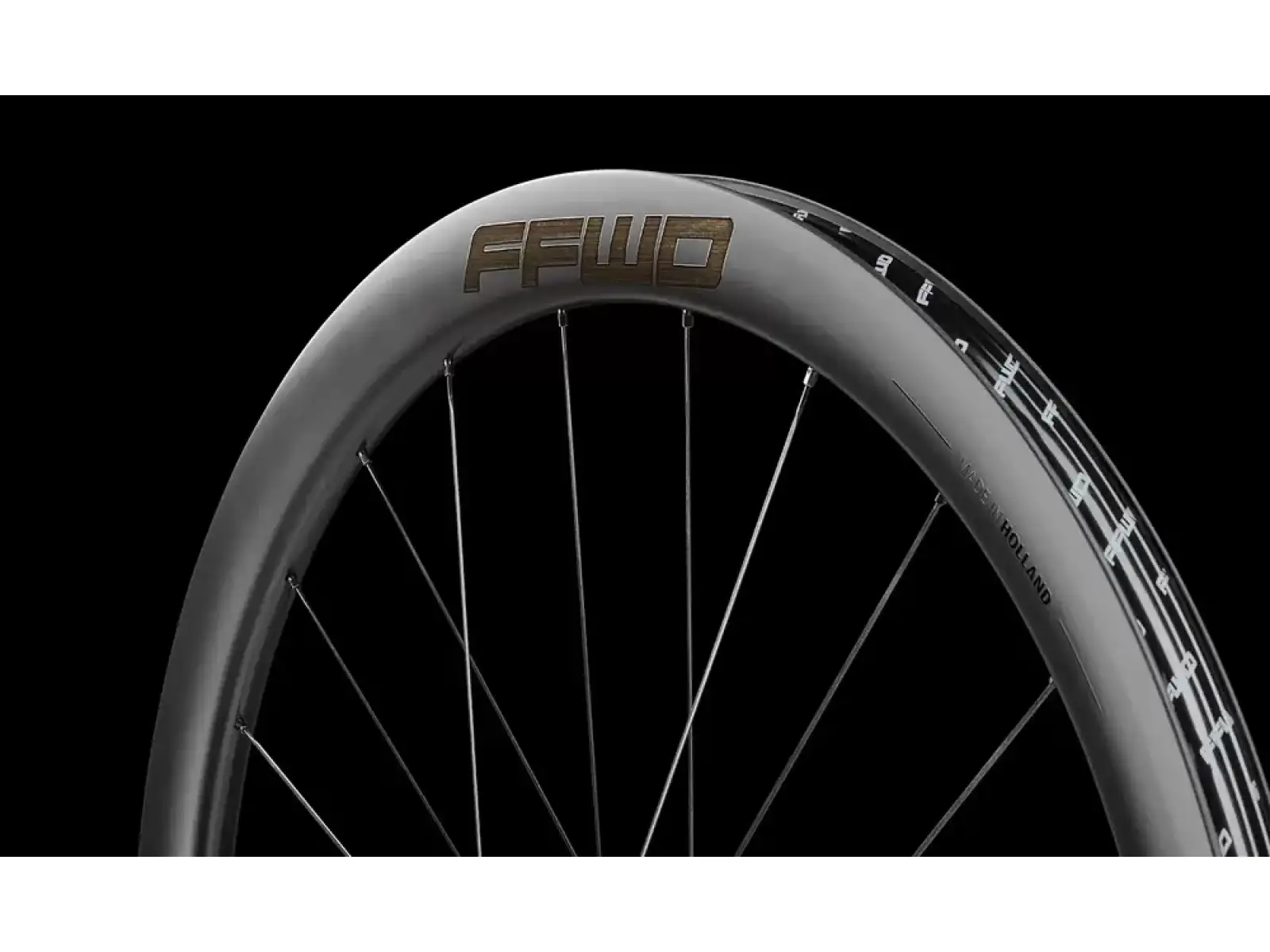 FFWD RYOT44 V2 FFWD N/Gage 2:1 silniční zapletená kola