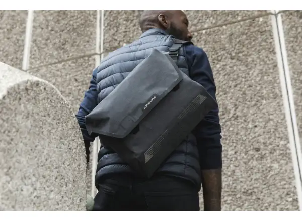 Apidura City Messenger batoh 13"