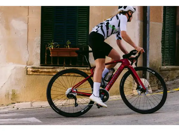 Cannondale Synapse Carbon 4 silniční kolo Metallic Red