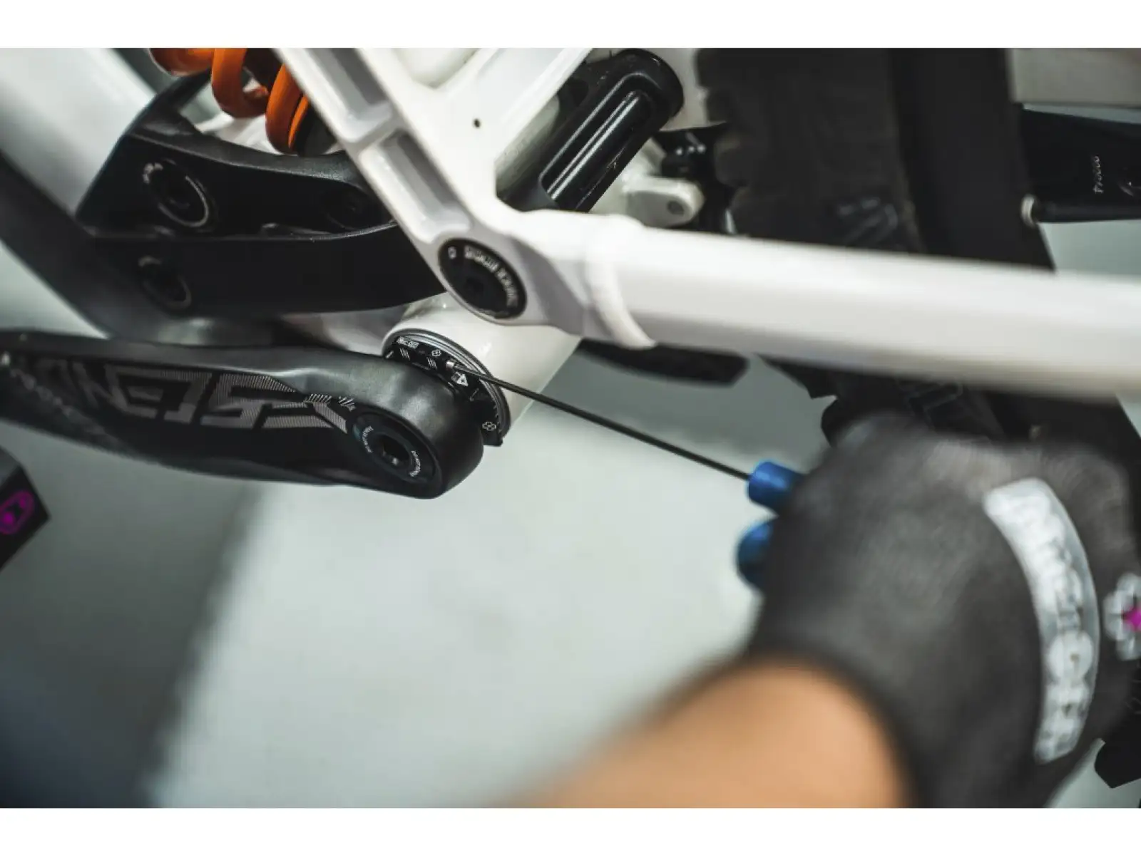 Muc-Off Crank Preload Ring předpínací kroužek ke klikám stříbrná