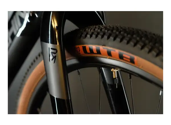 Rock Machine Gravelride CRB 900 AXS gravel kolo Stealth Black VZOREK