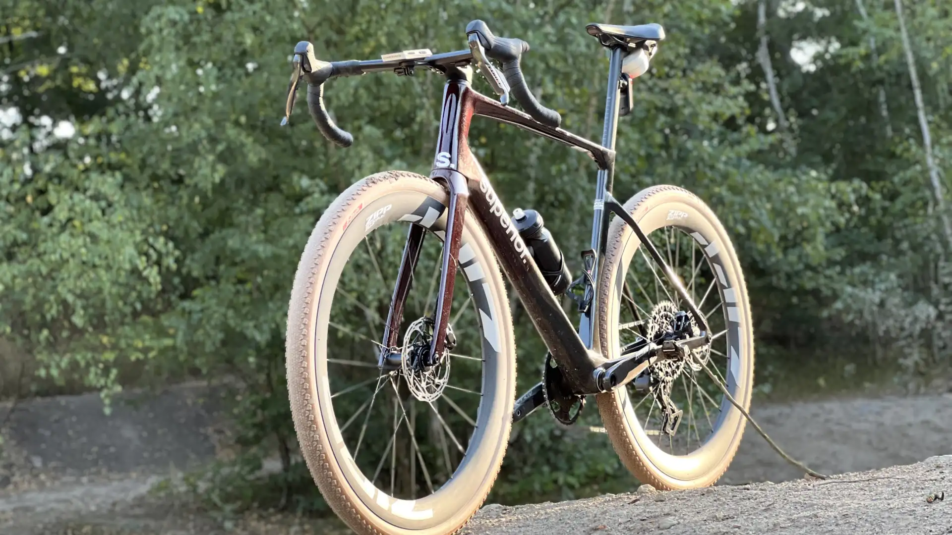 Superior XR 9.8 GR: kolo, které nechce být jen na jednu věc