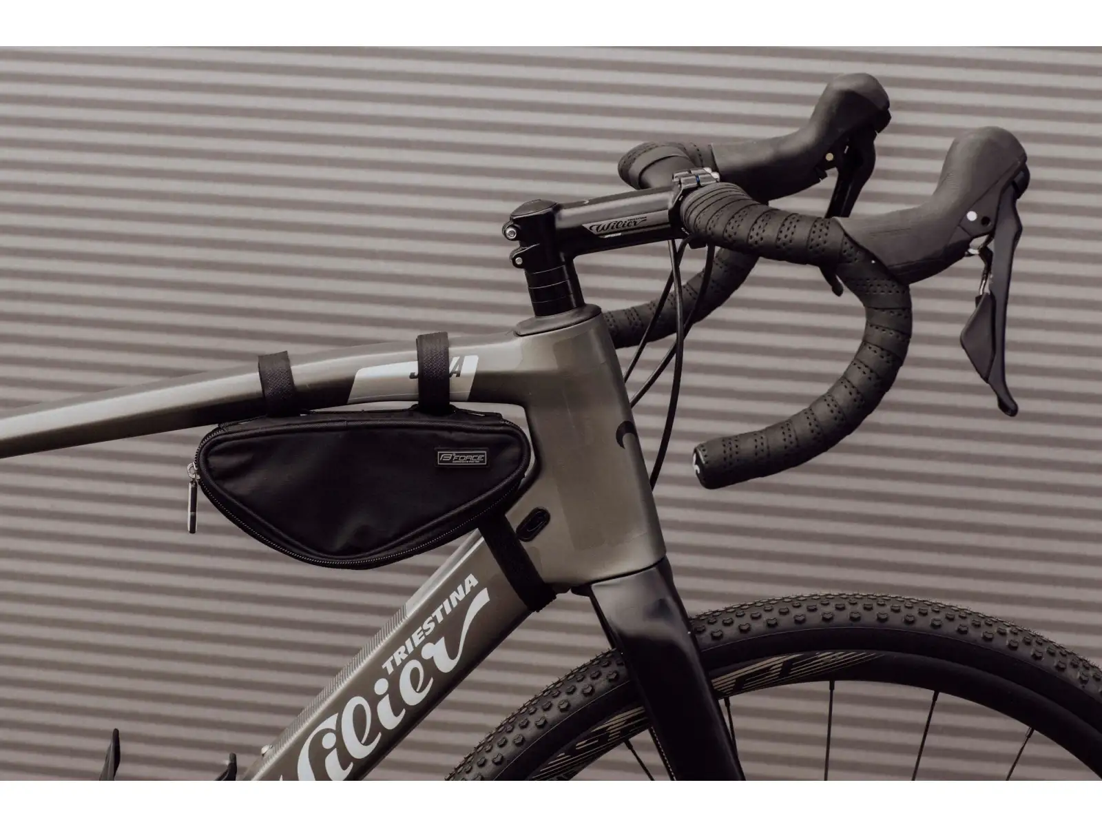 Force Trinity rámová brašna pro e-bike 0,6 l černá
