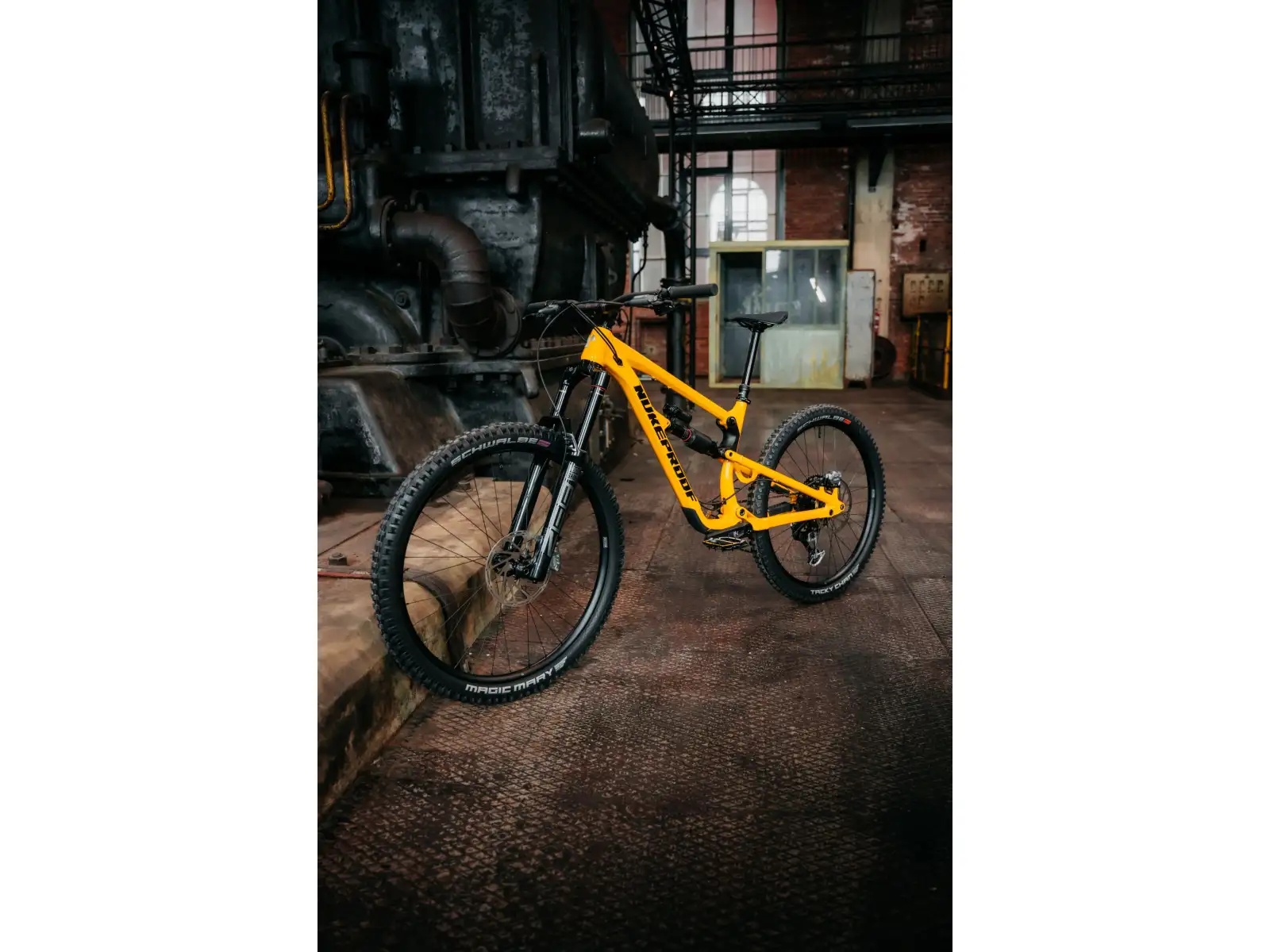 Nukeproof Mega 290 Pro Alloy Eagle 90 celoodpružené kolo Yellow