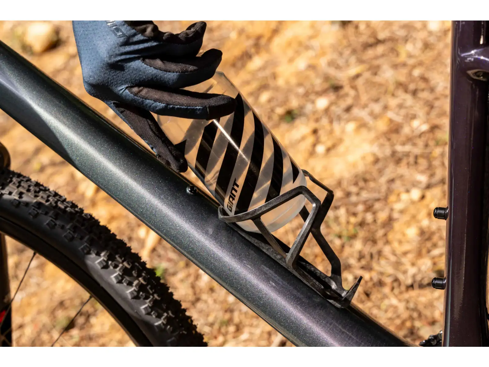 Giant Airway Elite Matt košík na láhev Black/Gloss silver