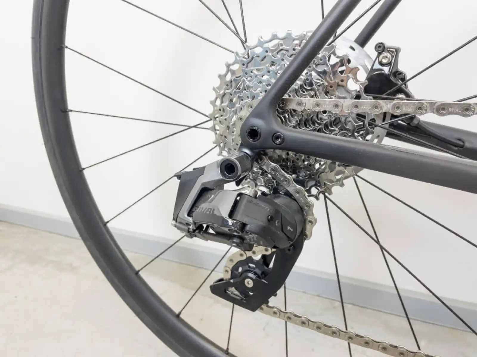Specialized Aethos Comp Rival eTap AXS Satin Carbon silniční kolo