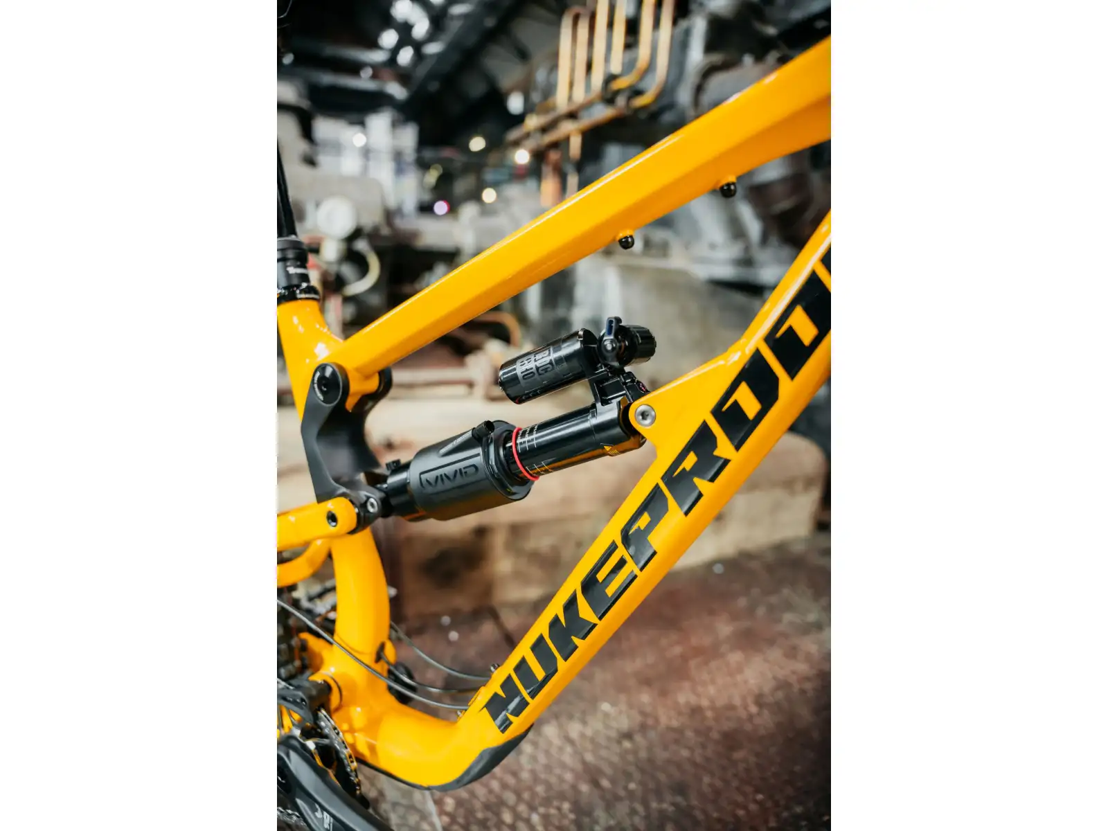 Nukeproof Mega 297 Pro Alloy Eagle 90 celoodpružené kolo Yellow