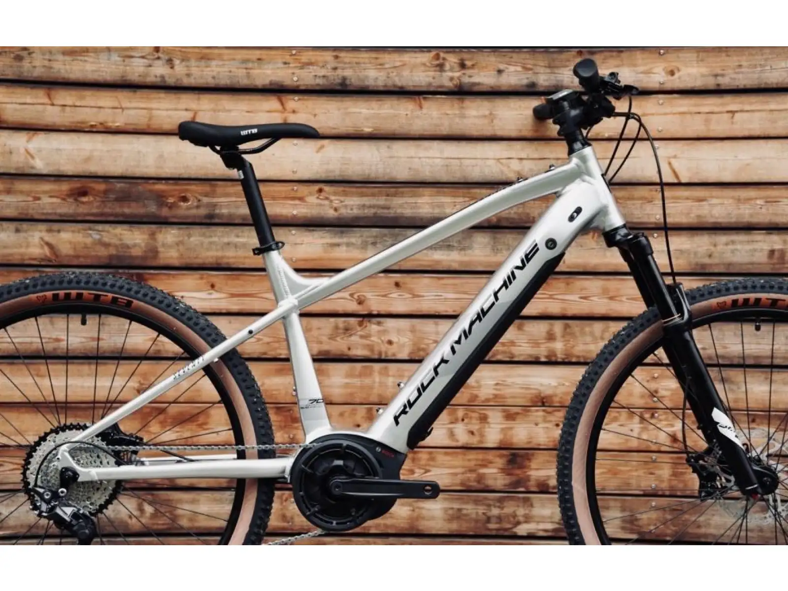 Rock Machine Torrent INT e70-29 Gloss Silver/Black horské elektrokolo