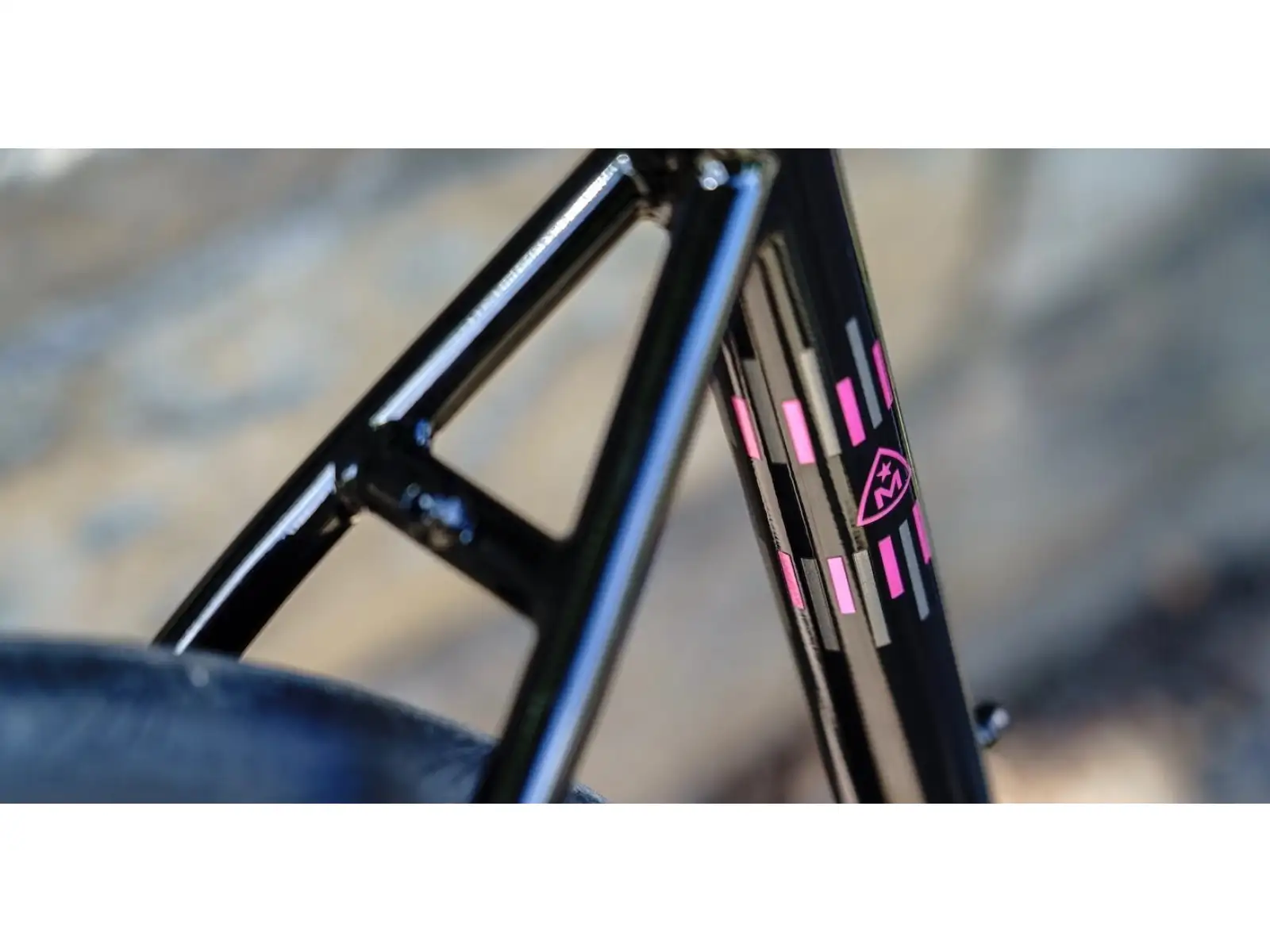Marin Nicasio silniční kolo Gloss Black/Pink