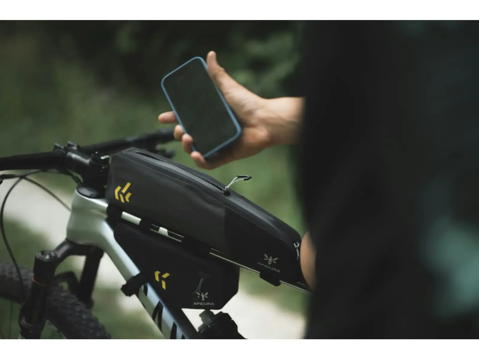 Apidura Backcountry brašna na rámovou trubku 1,8 l