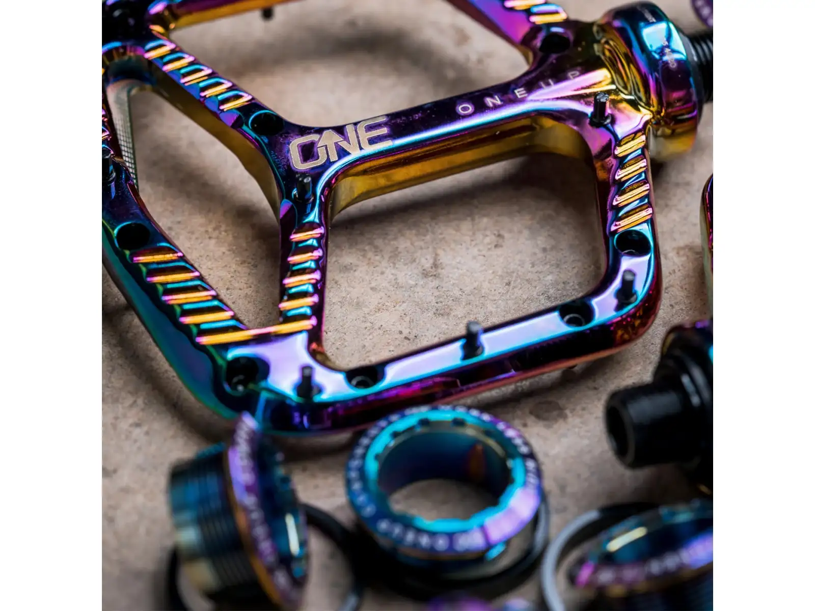 OneUP Aluminium pedály Oil Slick