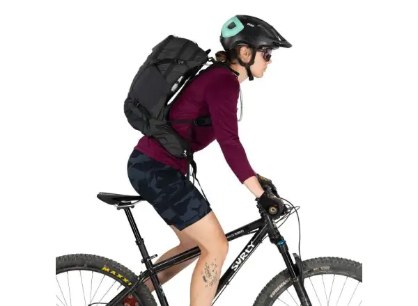 Osprey Syncro 20 batoh Raven Black