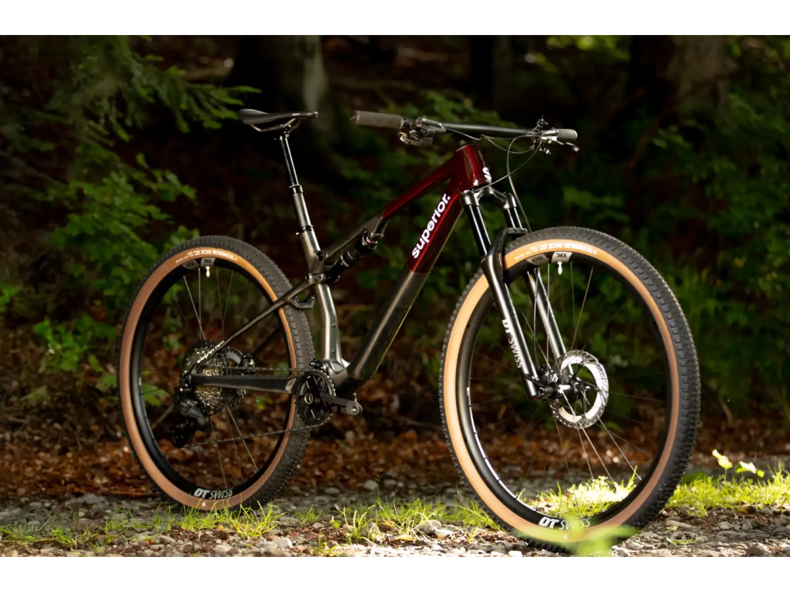 Superior XF 9.6 Team celoodpružené kolo Gloss Carbon/Red Carbon