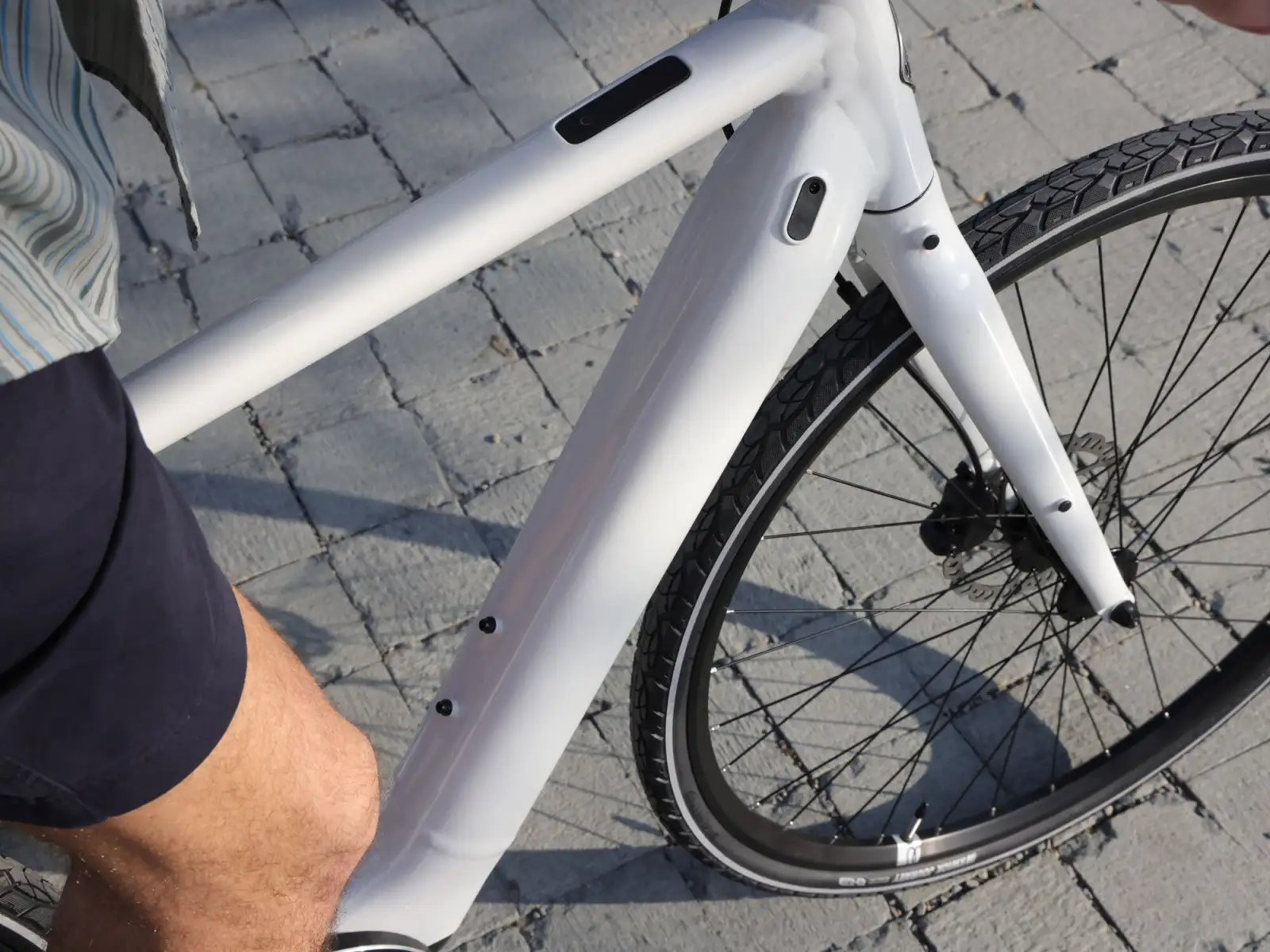 Momentum Voya E+3 městské elektrokolo Lunar
