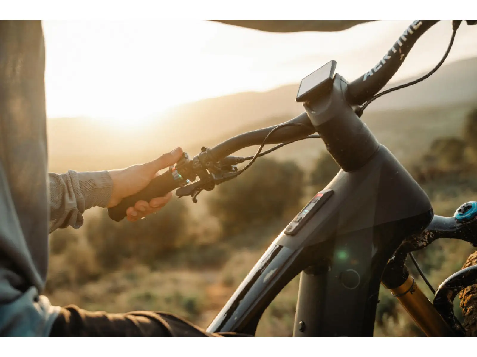 Cannondale Moterra Carbon 2 celoodpružené elektrokolo Jade (JDE)