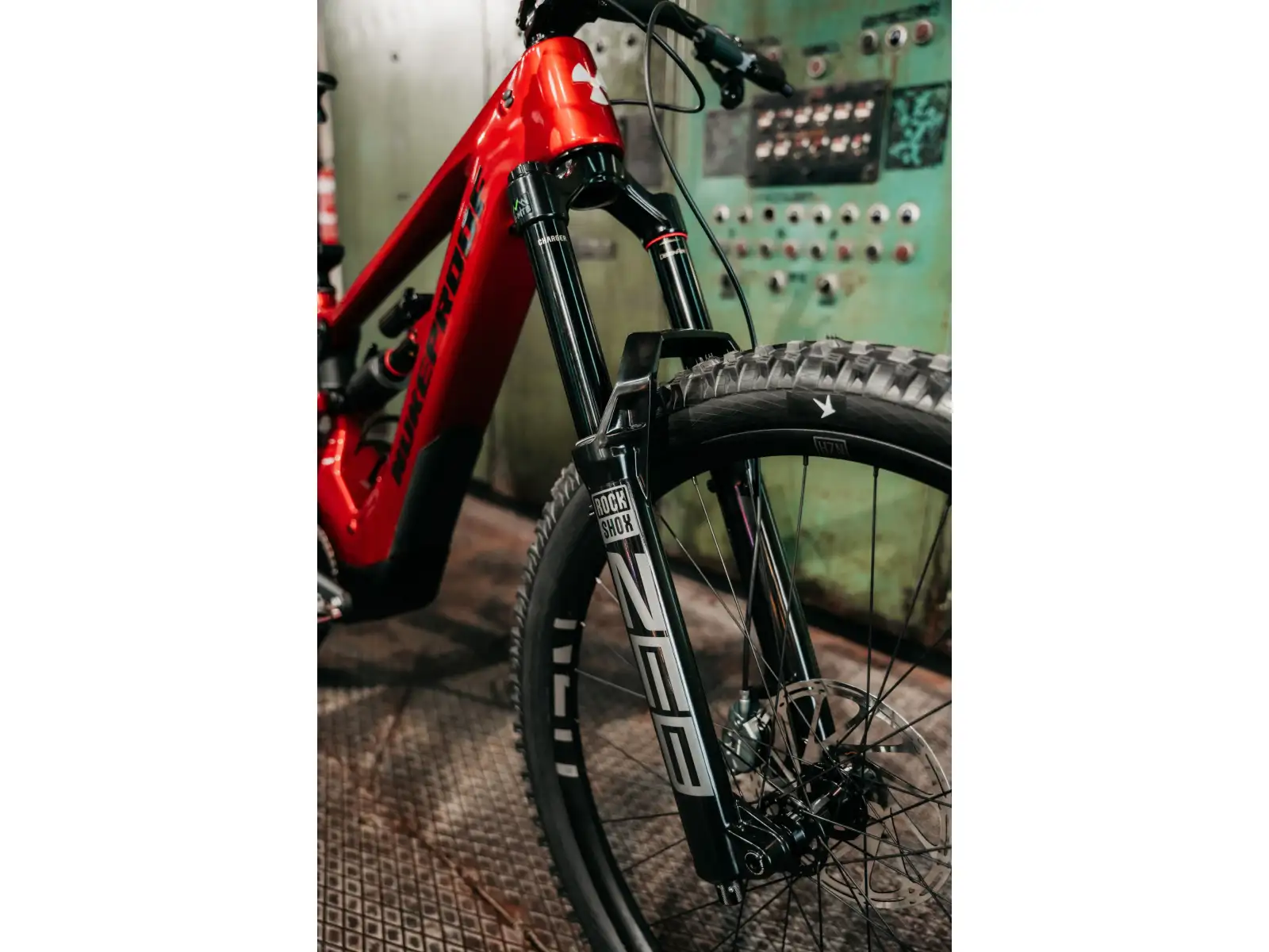 Nukeproof Megawatt Carbon Pro 297 T-GX celoodpružené elektrokolo Red