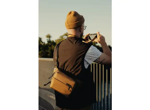 Peak Design Everyday Sling 3 l batoh Coyote
