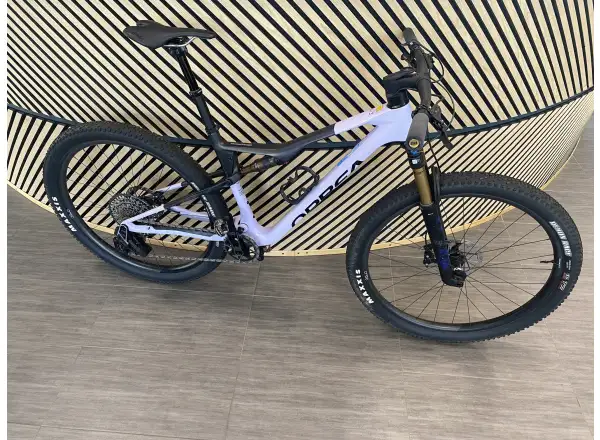 Orbea OIZ M-TEAM AXS horské kolo Digital Lavender/Carbon Raw VZOREK