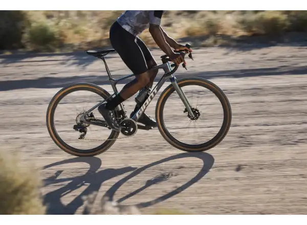 Giant Revolt Advanced Pro 0 gravel kolo Interstellar