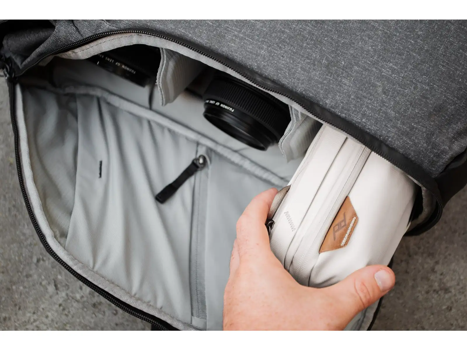 Peak Design Tech Pouch 2 l taška Charcoal