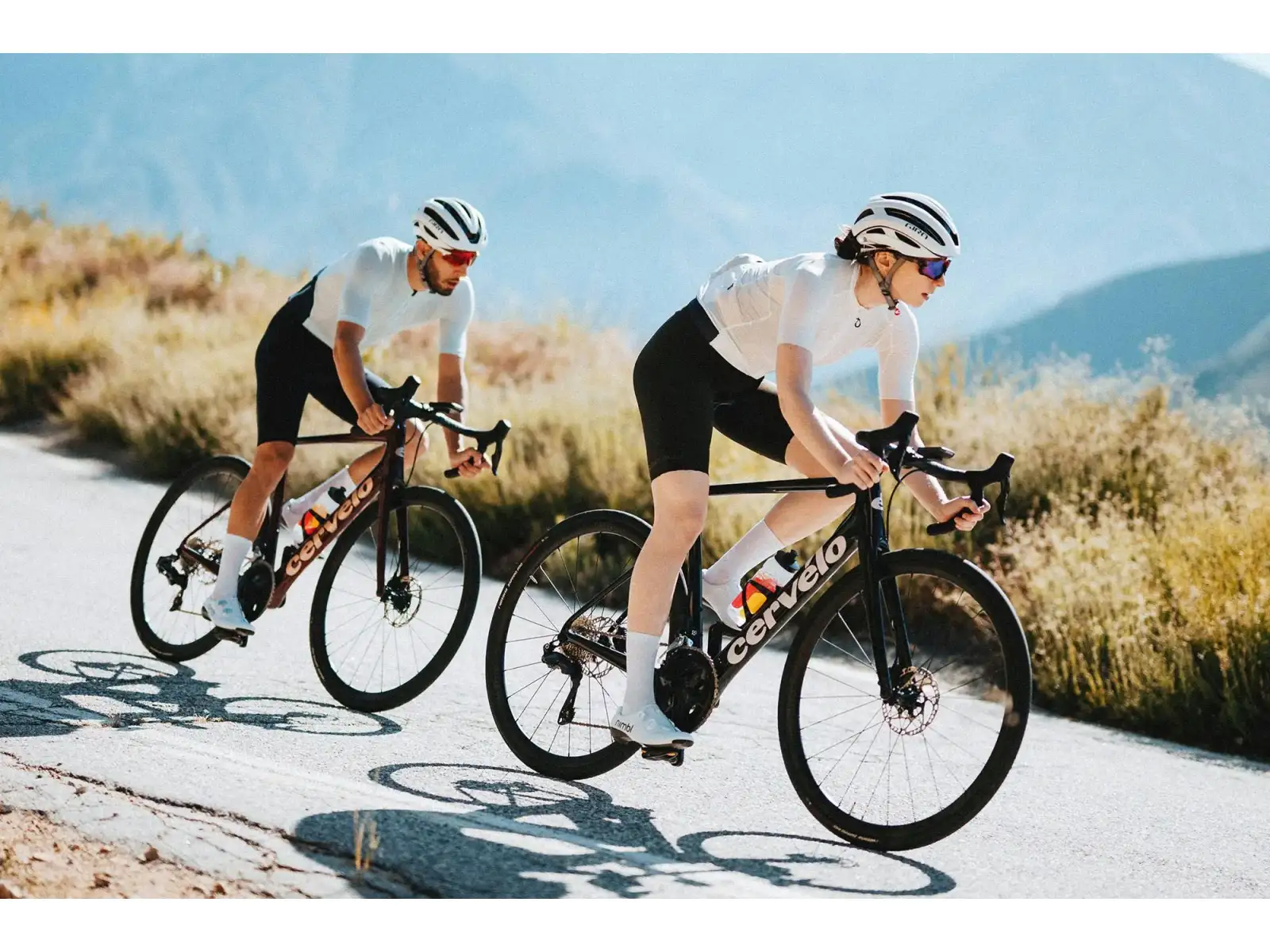 Cervélo Caledonia 105 Di2 silniční kolo Carmine