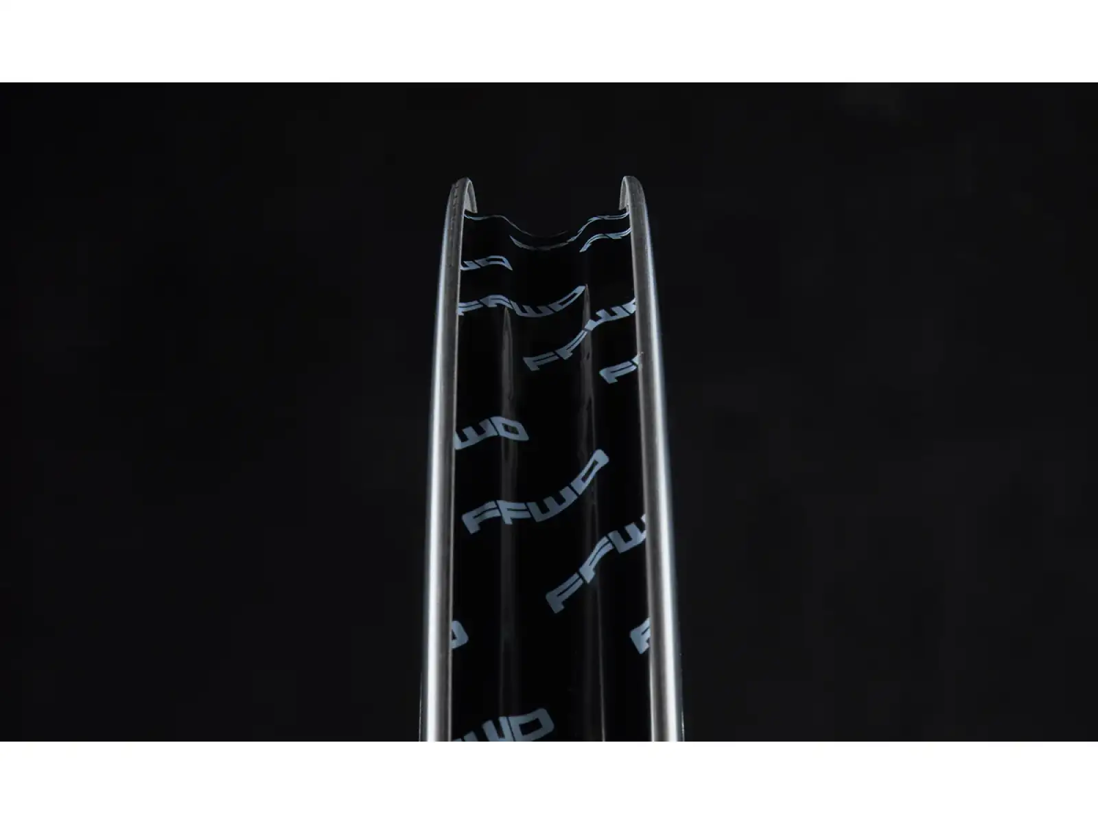 FFWD FALCON + RYOT77 Shimano 11/12sp vypletená kola