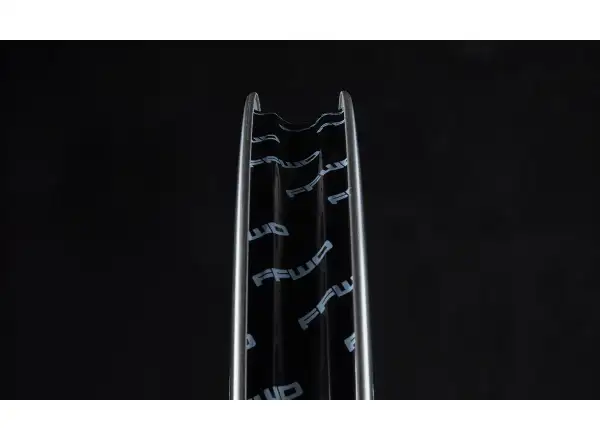 FFWD FALCON + RYOT77 Shimano 11/12sp vypletená kola