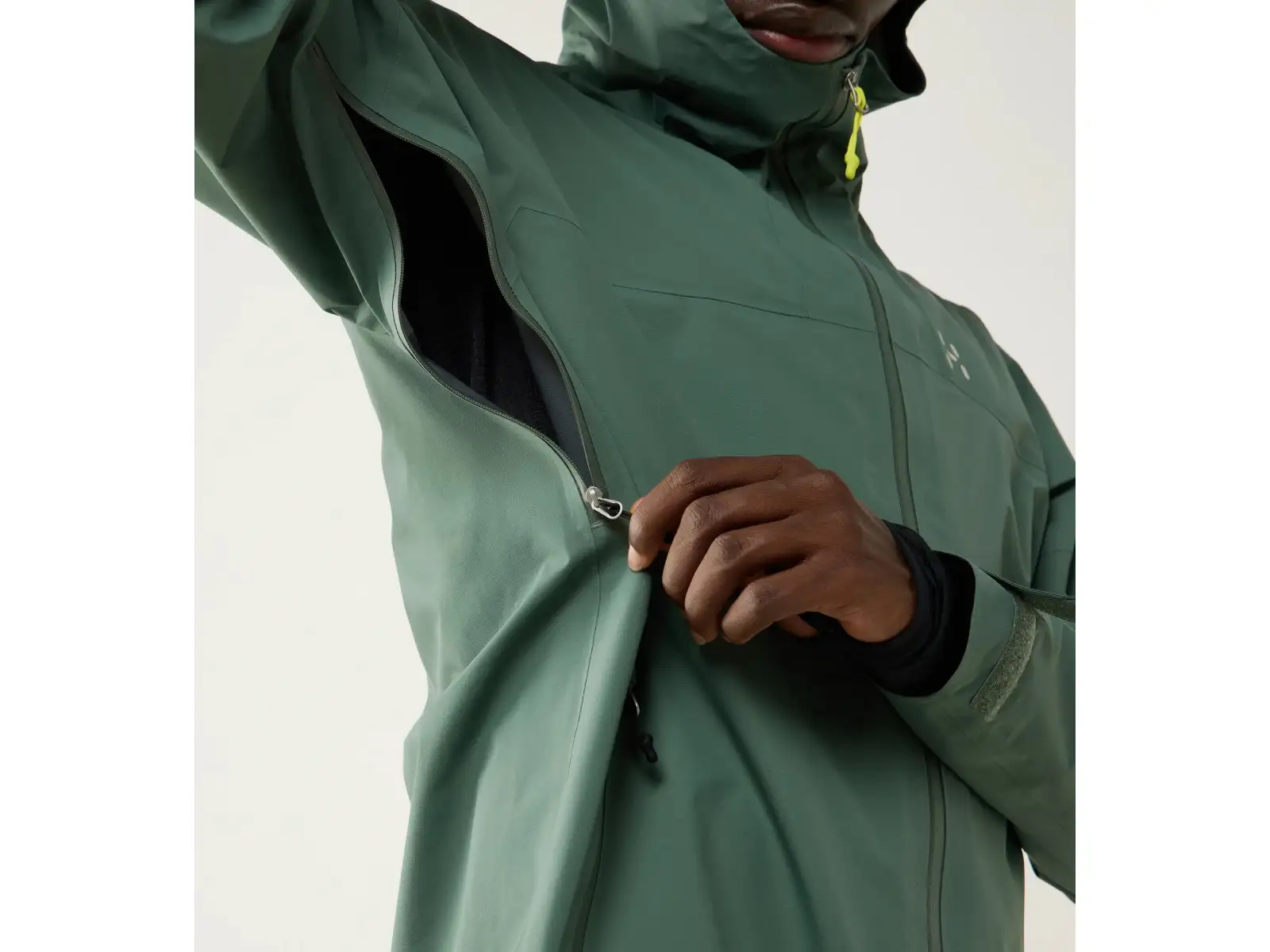 Haglöfs L.I.M AIRAK GTX pánská bunda  Chlorophyll Green