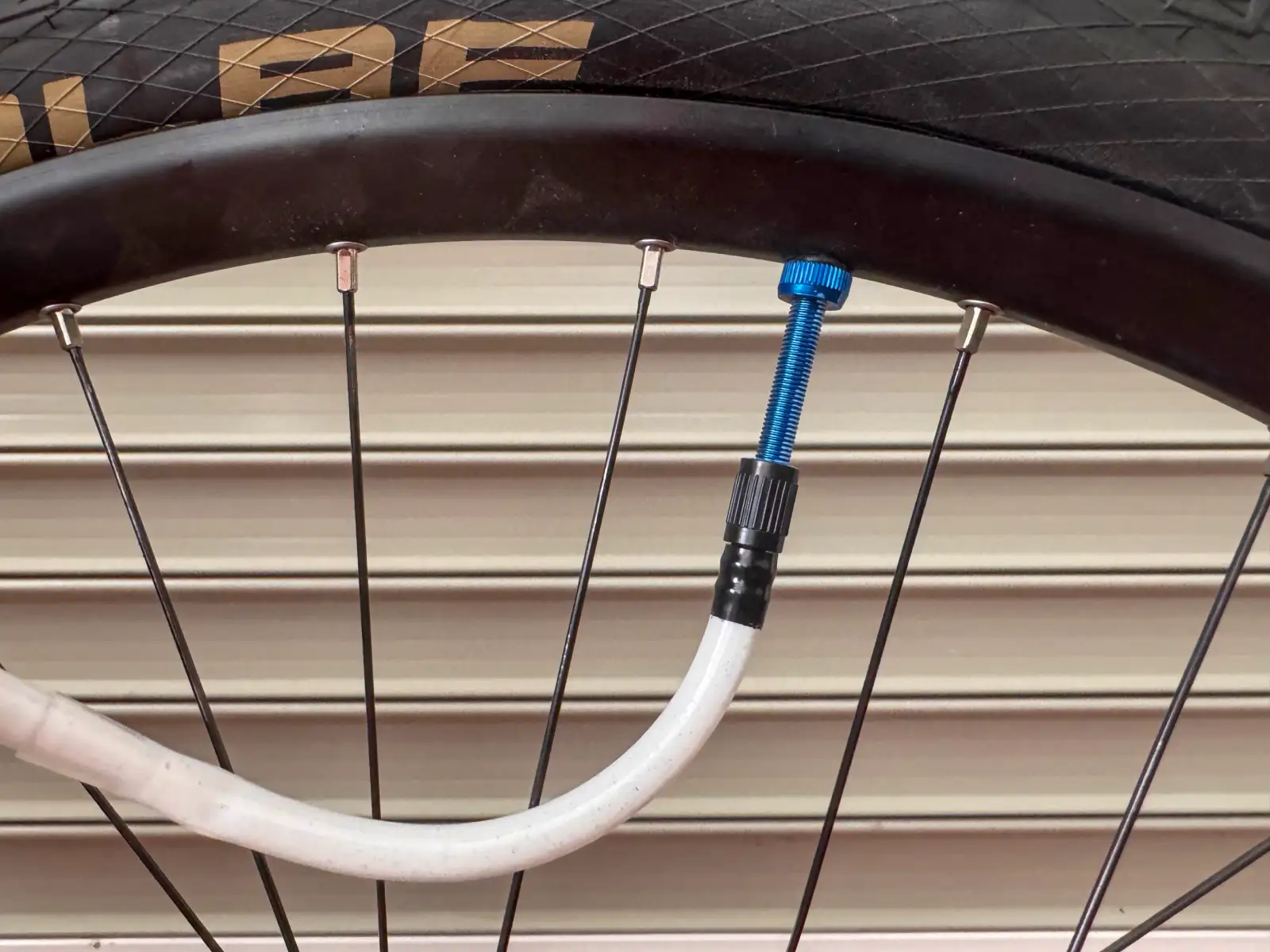 MAGIC MILK aplikátor Tyre Sealant Injector