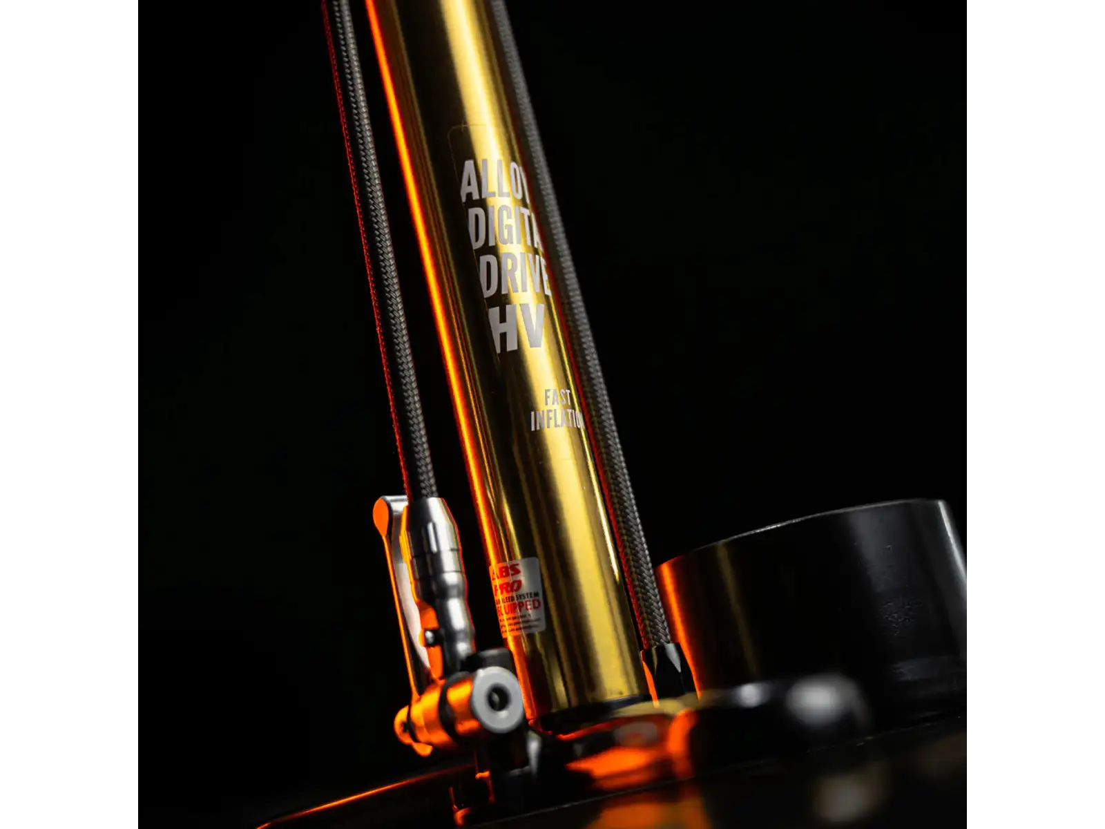 Lezyne 18K Digital Drive dílenská pumpa GOLD/BLACK