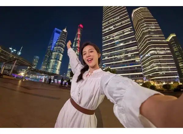 Insta360 GO Ultra akční kamera bílá