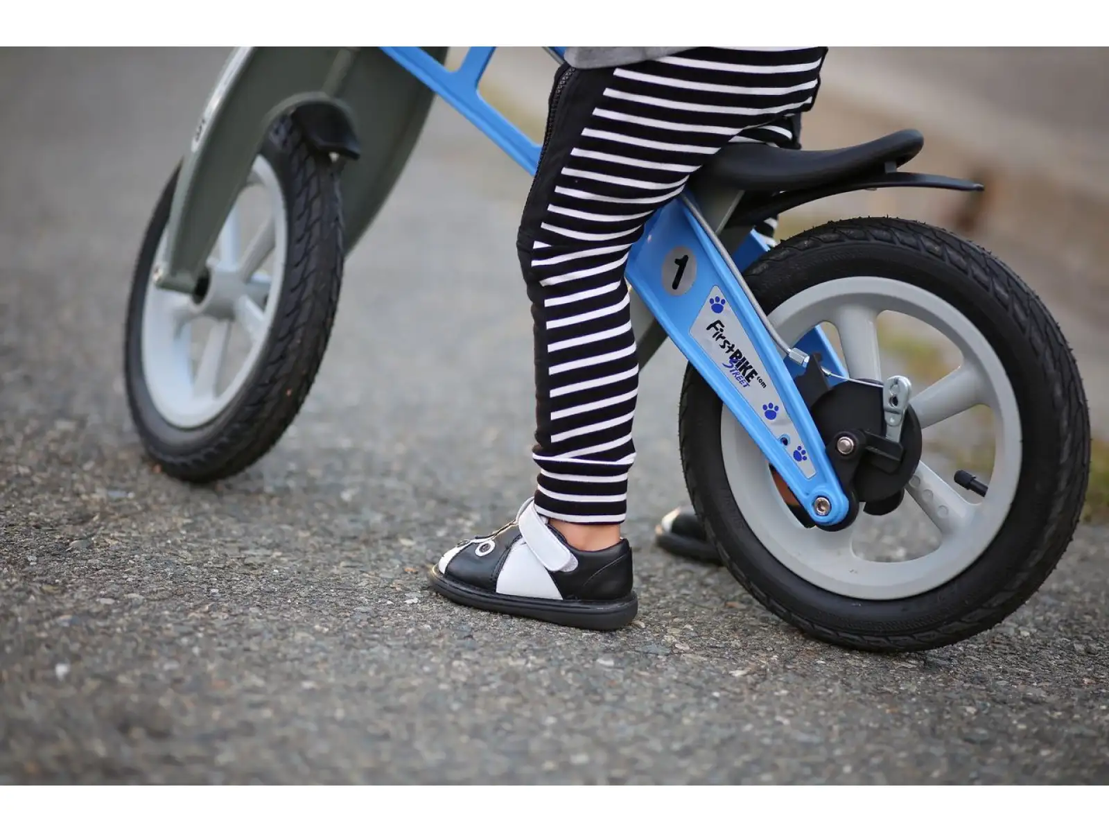 First Bike Street dětské odrážedlo modrá