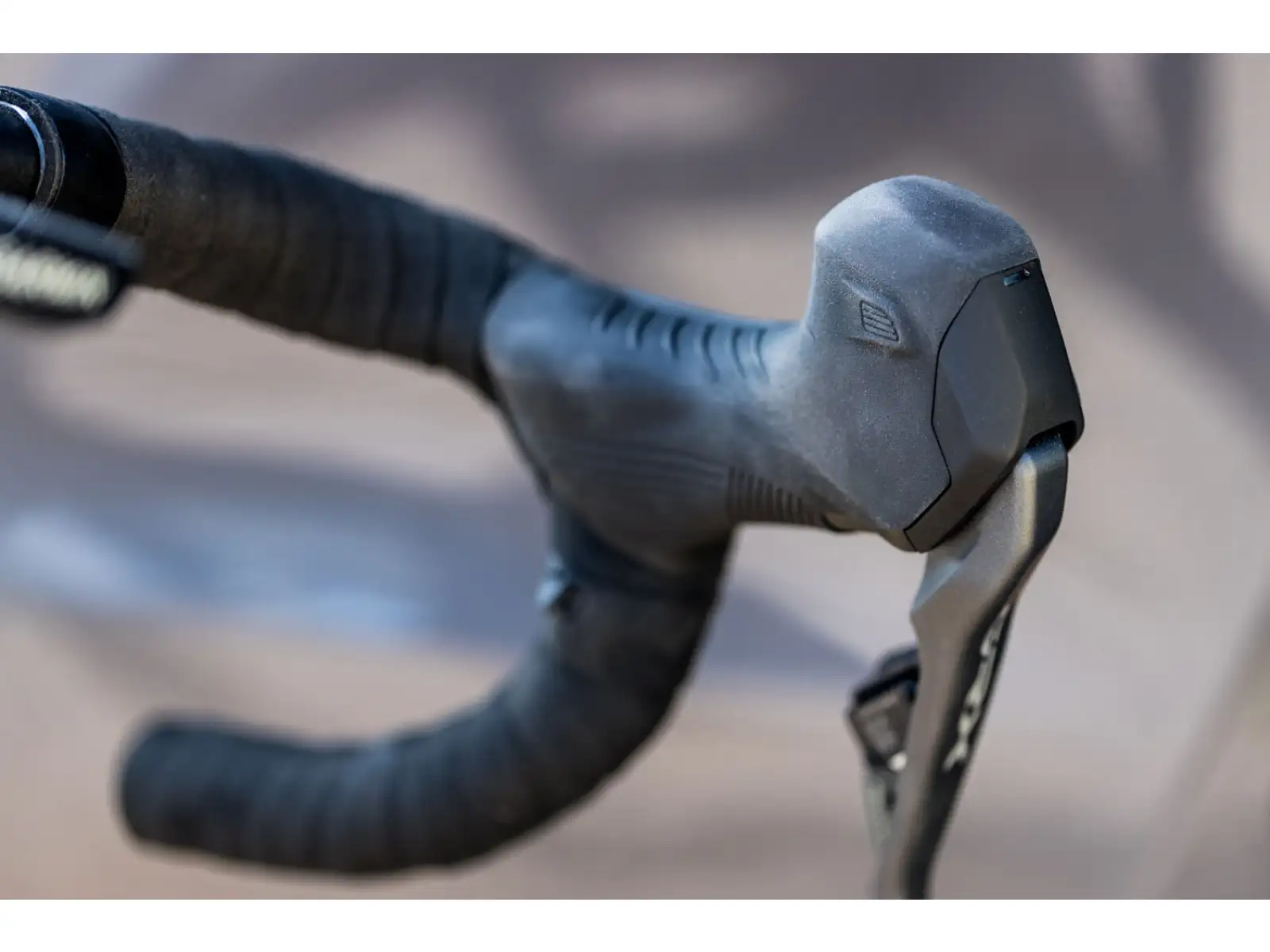 Shimano GRX Di2 ST-RX825 + BR-RX820 2sp levá řadící a přední brzdová páka a třmen