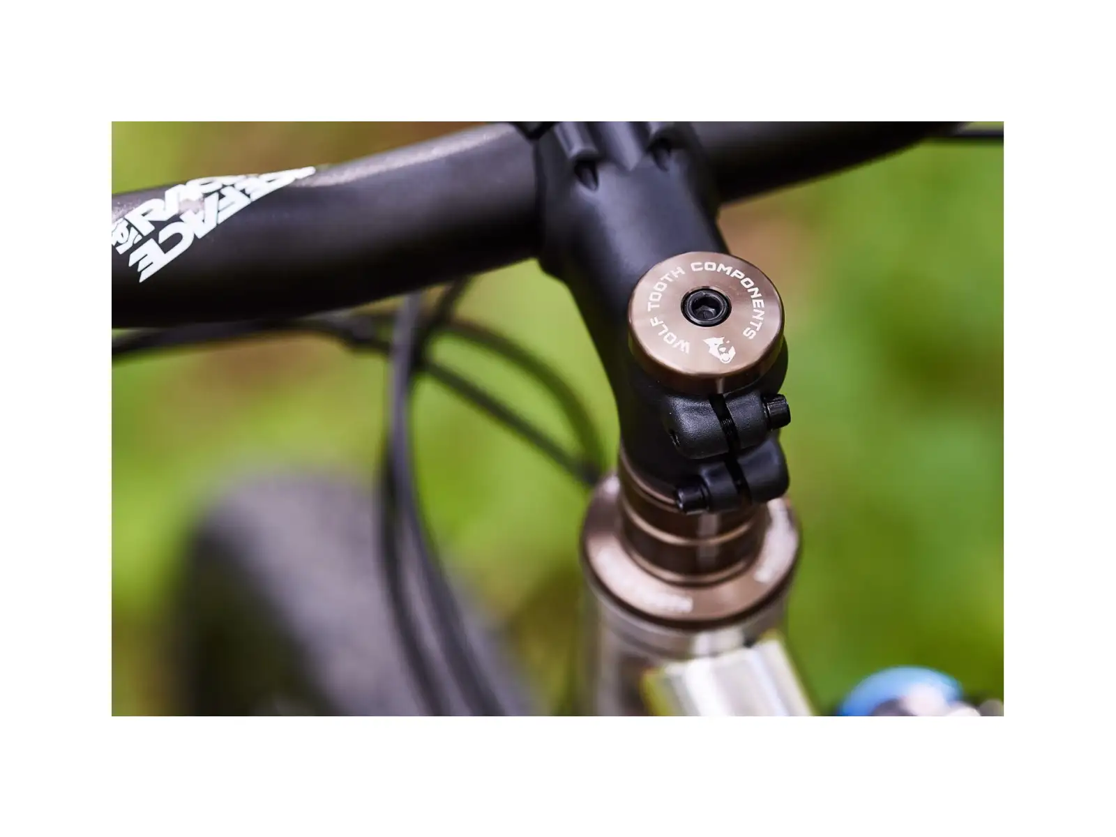 Wolf Tooth Ultralight víčko hlavového složení + 5 mm podložka espresso